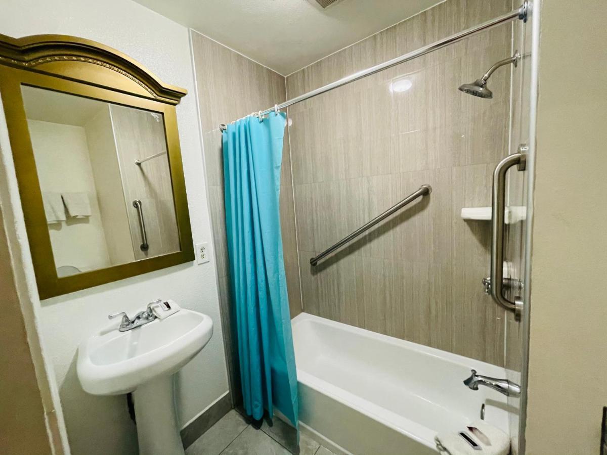 Casa Blanca Inn & Suites Whittier Dış mekan fotoğraf